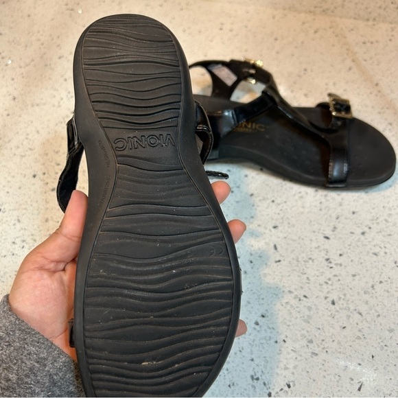 Vionic Adriane Patent Leather Buckle Strap Sandals Orthoheel​​​​ - Picture 3 of 8